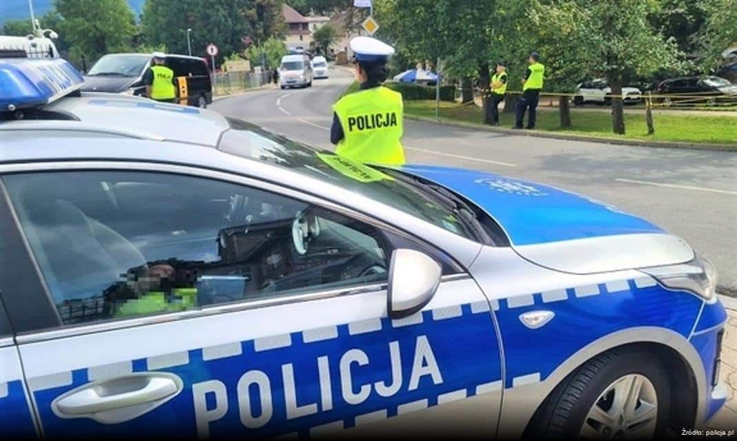 Uroczysta zbiórka w Komendzie Policji w Olkuszu z okazji wręczenia aktów mianowania